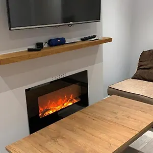 Breeze On In Essex Apartment