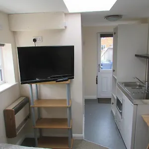 Independent Two Bed En-suite Annex, Close To Apartment