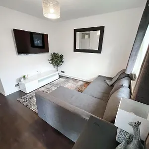 Cozy One Bedroom Flat Near Station Apartment
