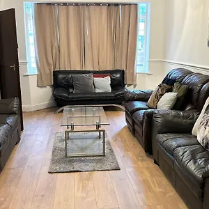 London Luxury 5 Bedroom House 2 Min Walk To The Tube Station Apartment