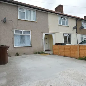 London Deluxe Four Bedroom House Apartment